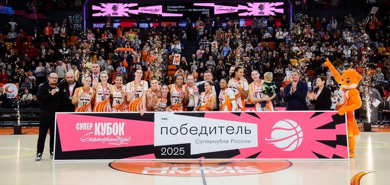 Игроки сборной Беларуси Мария Попова и Алекс Бентли завоевали с УГМК Суперкубок России